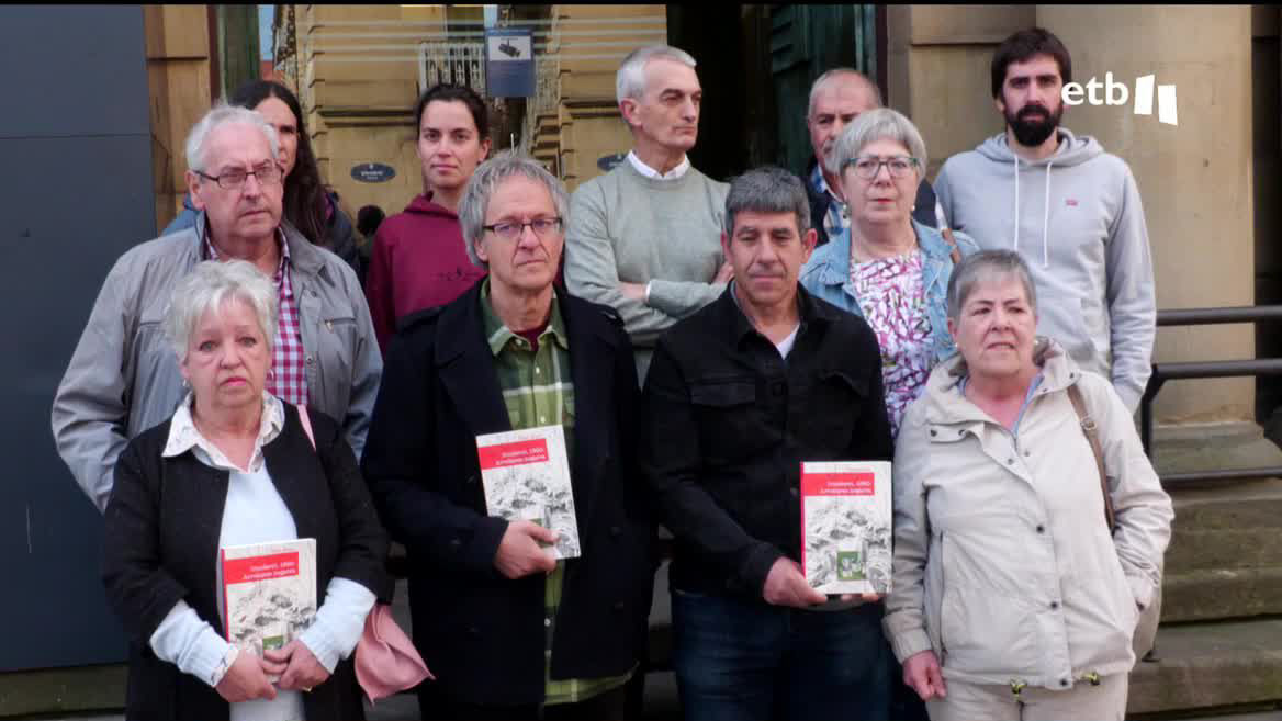 Según la versión oficial, los miembros de ETA intentaron suicidarse por el cerco de la Guardia Civil, pero una investigación independiente lo desmiente y así lo cuenta el autor urrestildarra en “Irunberri 1990: Arroilaren negarra”.