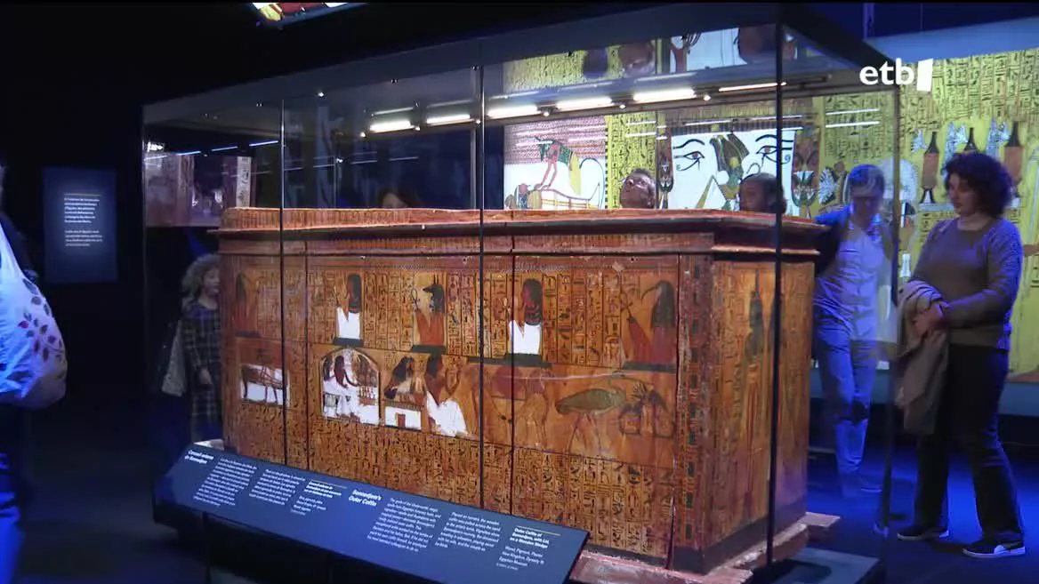 “Ramses eta faraoien urrea” izeneko erakusketak ateak zabaldu ditu Frantziako hiriburuan, eta aurreikuspen guztiak gainditu ditu. Ikusgai egongo da irailaren 6ra arte, La Villete-n.
