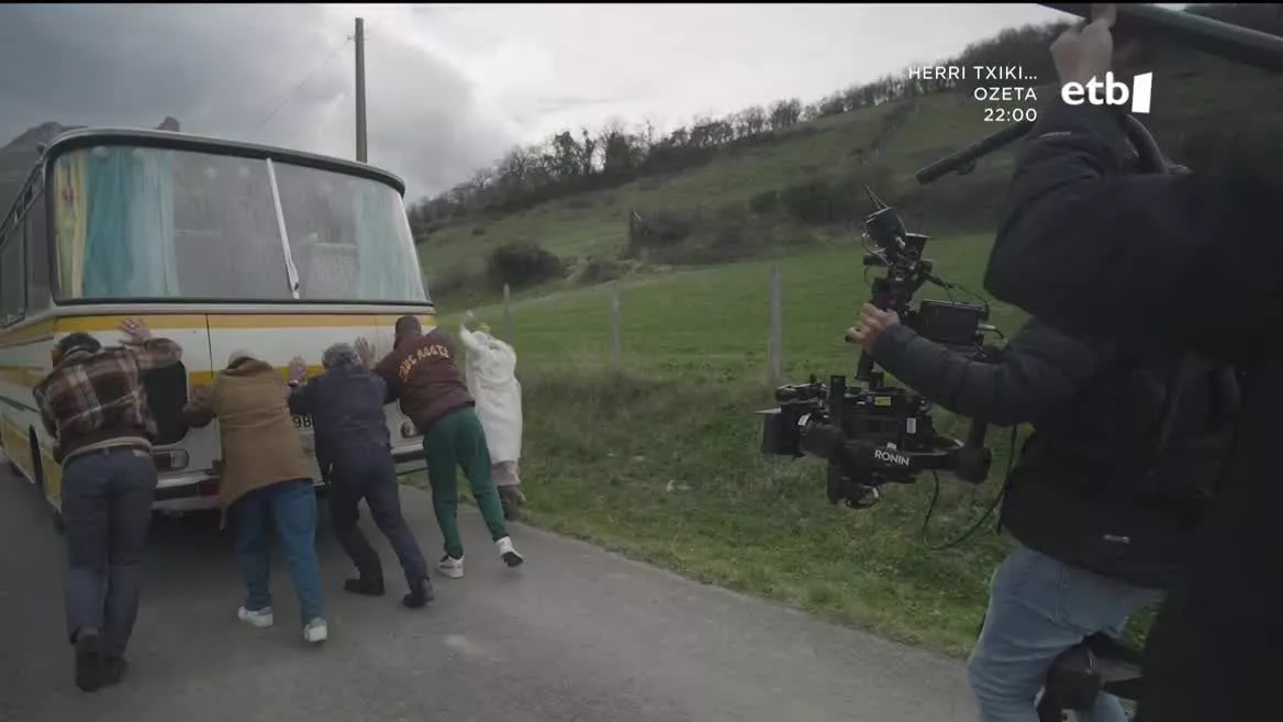 Aldundiaren pizgarriei esker omen da hori. Ekoizleek egoitza lurraldean izatea eta gastua bertan egitea da baldintza nagusia. Kenkariak % 60 artekoak izan daitezke, eta euskarazkoa bada, are handiagoa.
