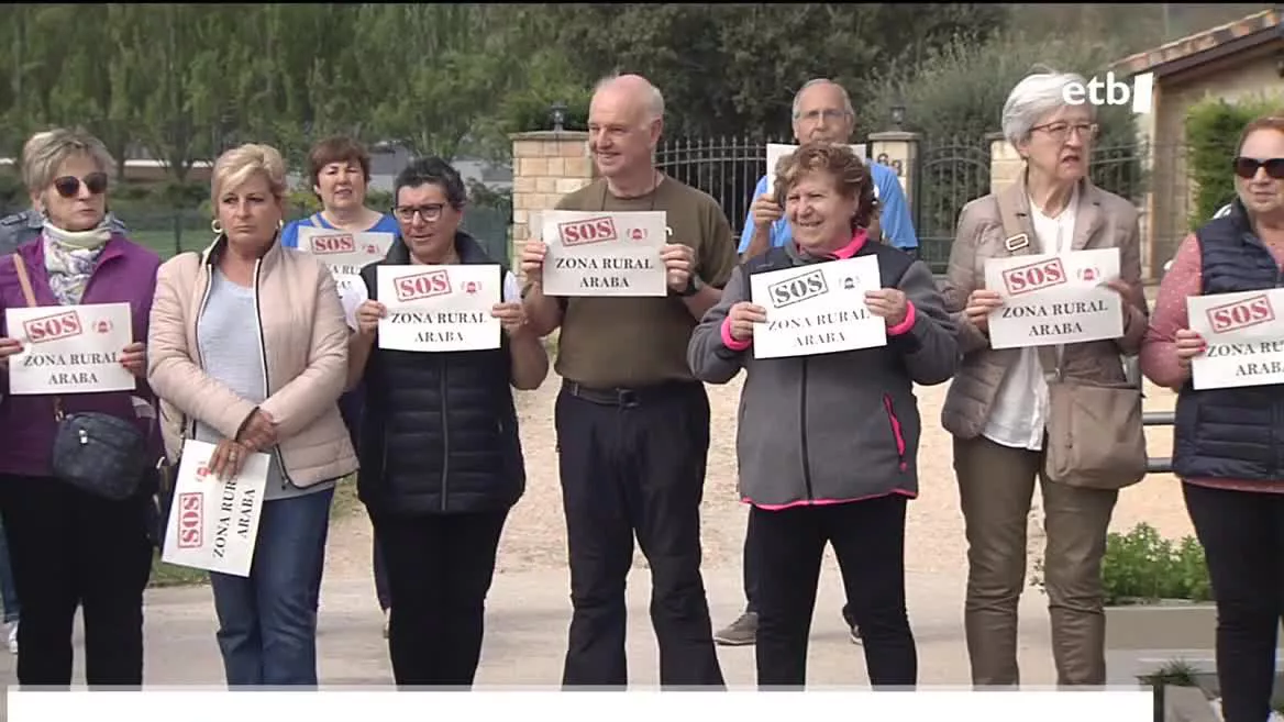 Landa eremuetan lehen arreta deuseztatu nahian dabilela Osakidetza salatu dute, aurrez-aurreko arreta zerbitzua kendu edo mugatu nahian. Osakidetzatik, aldiz, diote ez dela halakorik, zerbitzua hobetzeko lanean ari direla.
