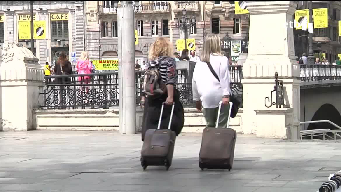 Respecto a la ocupación hotelera, en Bilbao se espera que supere el 90 %. Los agroturismos también han tenido muchas reservas de última hora, y esperan un buen fin de semana.