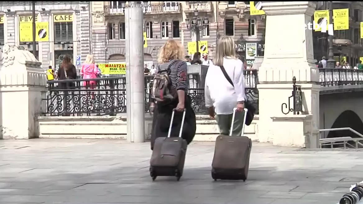 Respecto a la ocupación hotelera, en Bilbao se espera que supere el 90 %. Los agroturismos también han tenido muchas reservas de última hora, y esperan un buen fin de semana.