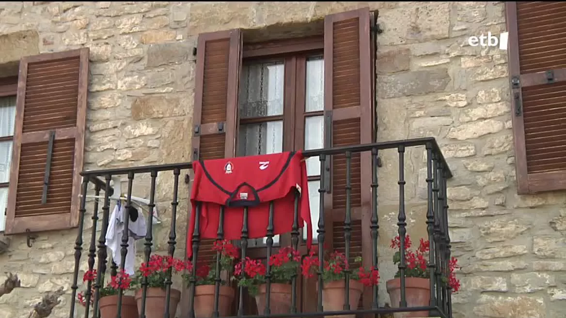 Ilusio bereziarekin biziko dute finala Iberon David Garcia kapitainaren 200 bizilagunek. Gainera, Aimar Oroz promesaren herrian, Arazurin, harro topatu ditugu Juanito eta beste asko.