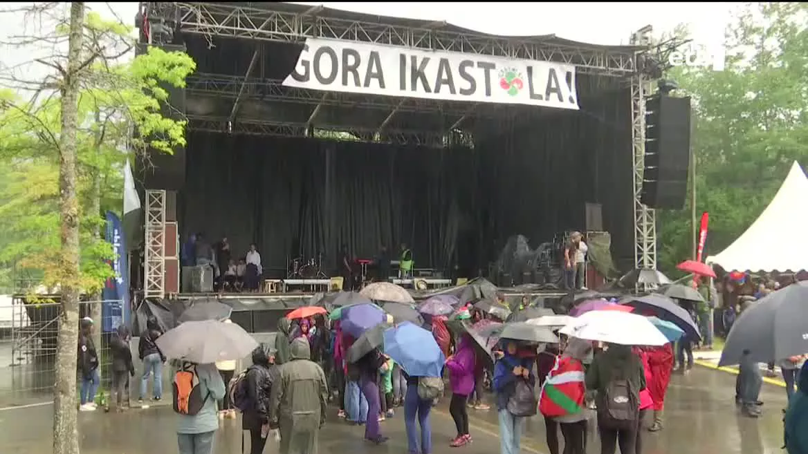 Denboralearen ondorioz ezin izan dute nahi zuten bezala ospatu, eta diru-bilketa online egiteko deia egin dute antolatzaileek.