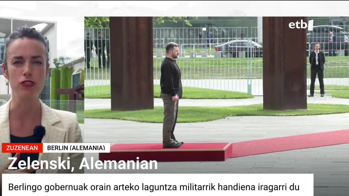 Volodimir Zelenski Ukrainako presidentea Alemanian izan da gaur. Olaf Scholtz kantzilerrarekin elkartu da eta haren babesa jaso du. Babesa, eta laguntza militarra ere bai, 2.700 milioi euroko laguntza militarra.