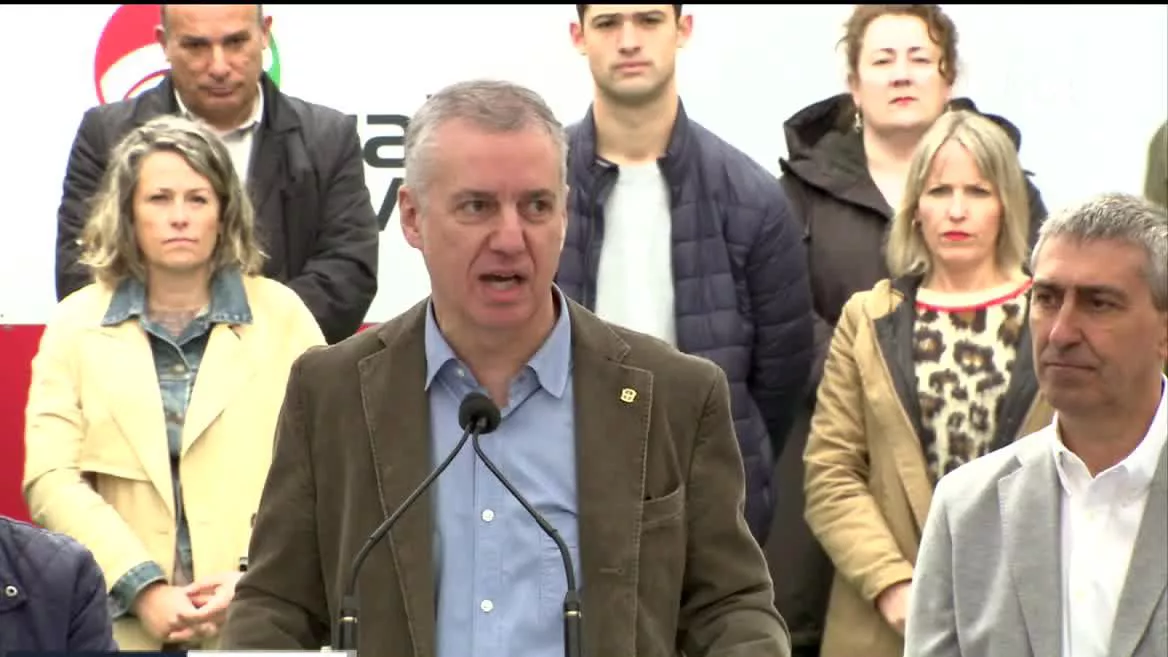 "Aitor Esteban, por su parte, ha pedido a los votantes socialistas y populares de la localidad alavesa ""el voto útil""."