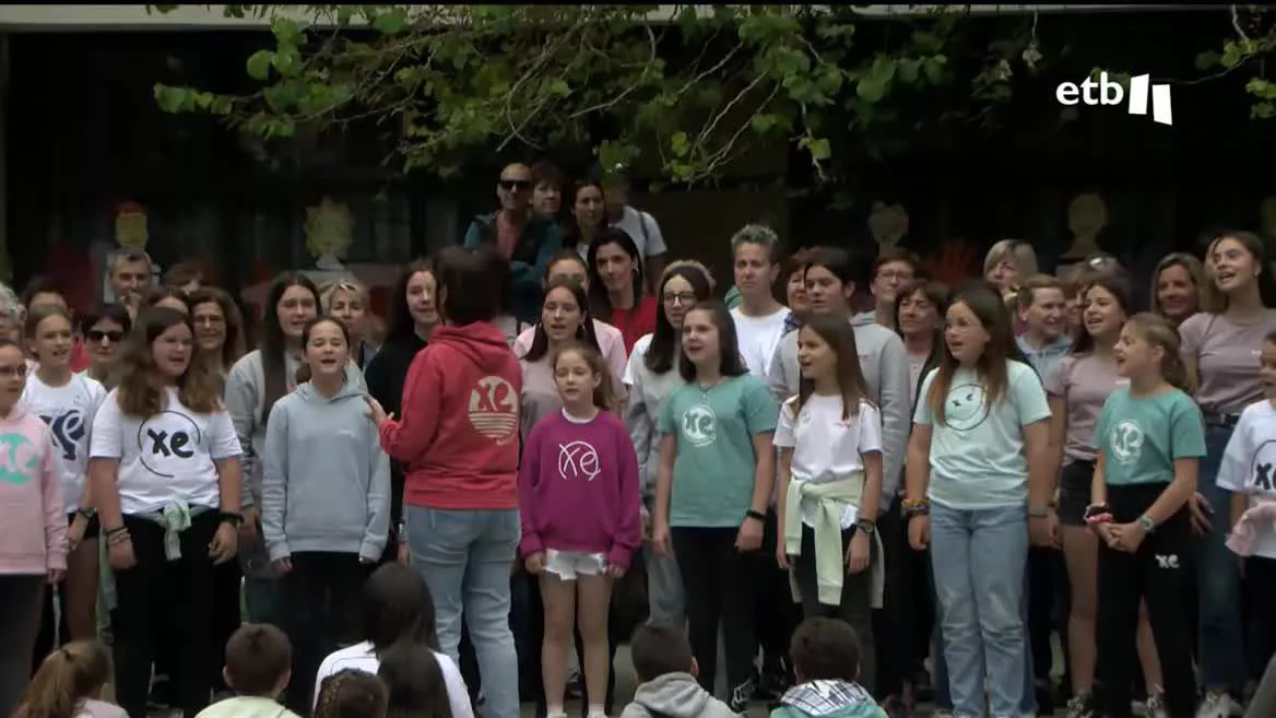 Ibilaldia, la fiesta de las ikastolas de Bizkaia, se celebra este domingo en Ondarroa y ha acogido una vez más a miles de personas, en favor del euskera y su enseñanza. En un recorrido de cinco kilómetros, se ofrecen hoy numerosas actividades.