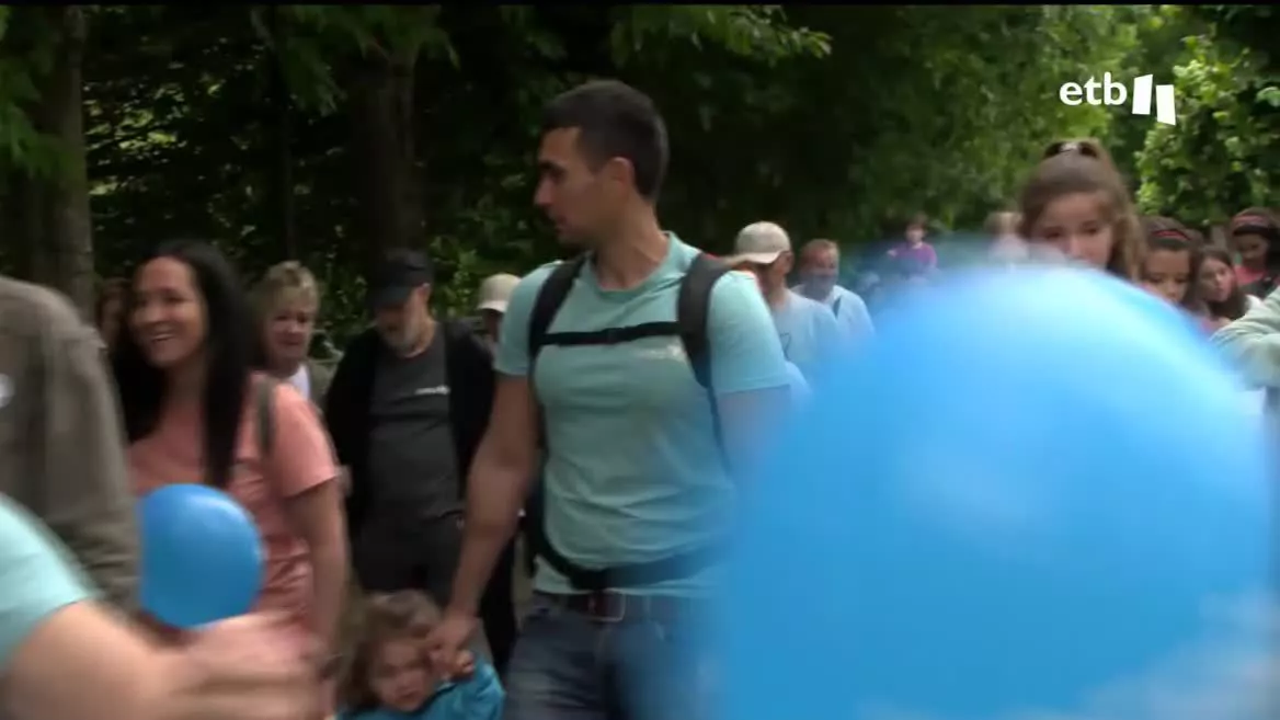 Como dirían allí, en el pueblo han organizado el IbilaldiaXE. Precisamente, han tomado como lema el sufijo "Xe!", muy presente en su dialecto. El pueblo se ha quedado pequeño con los miles de euskaltzales que han llegado.
