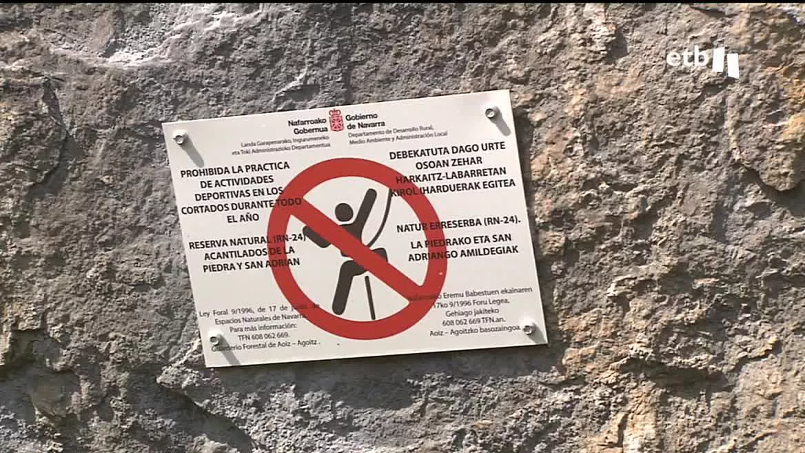 Van a desequipar y retirar cuerdas en varias reservas naturales, así como en la Sierra de Aralar. De esta forma, buscan el equilibrio entre el ocio y los espacios naturales. Por su parte, algunos colectivos de montaña han exigido una reunión al Departamento de Medio Ambiente.