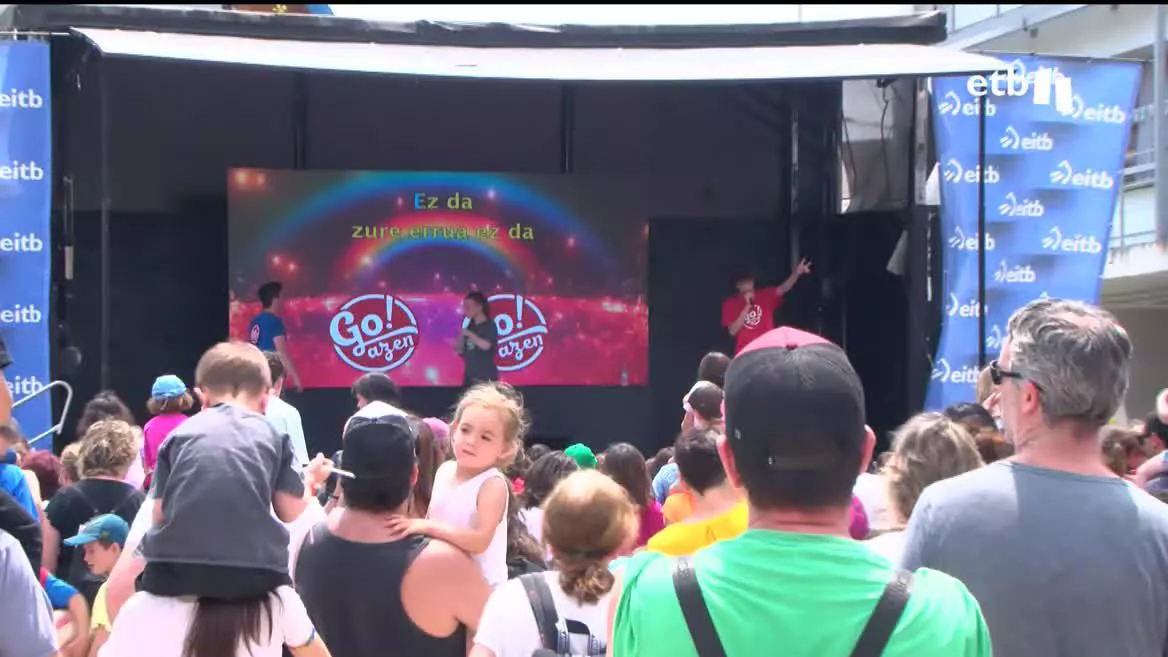 El centro Legarda, que este año cumple medio siglo de vida, ha sido el encargado de organizar la 30ª edición, bajo el lema "Jagon". Hasta la tarde, un amplio programa de actividades para disfrutar de la fiesta.