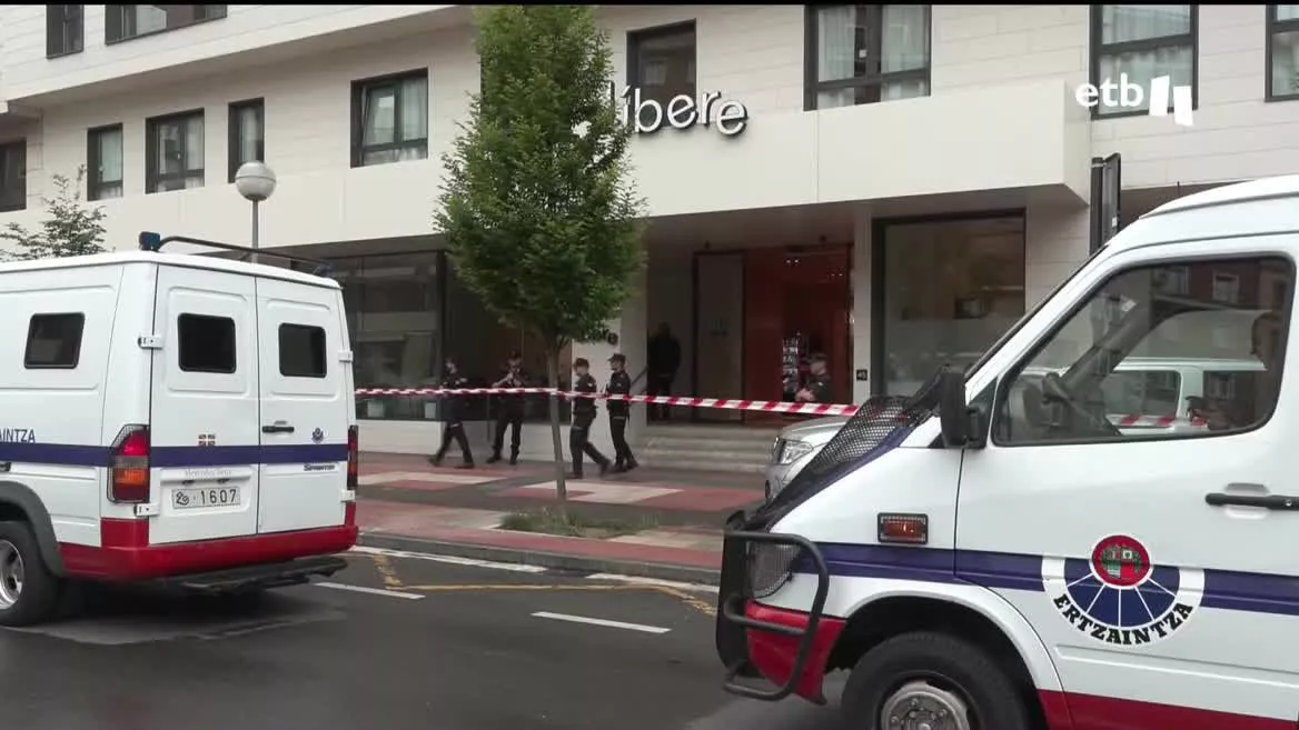 La víctima Maialen estaba bajo el radar de la Ertzainzta y había comunicado que se establecía en Vitoria-Gasteiz y que renunciaba a la orden de alejamiento que tenía su expareja con respecto a ella, pero la víctima quizá no está habilitada para tomar esa decisión.