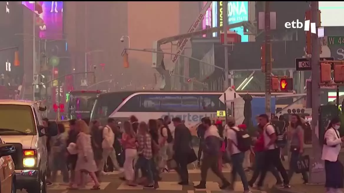 Las altas temperaturas han provocado que en Canadá se hayan declarado más de 150 incendios, sobre todo en Quebec. Y muchos de ellos, están fuera de control. Pero el humo de estos fuegos ha llegado a Estados Unidos, donde, además de espectaculares imágenes, ha generado problemas de salud.