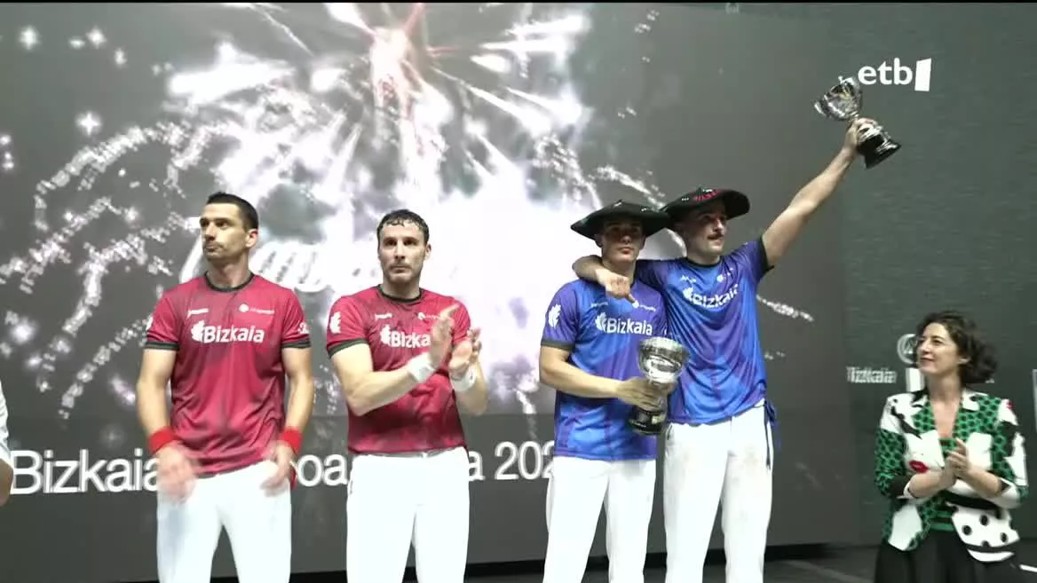 Gaur arratsaldean jokatu den Bizkaia Irekiko finala irabazi dute Madariaga eta Urrutia bikoteak, Gaubekari eta Gordoni hiru eta bi gailendu ostean. Bina berdinduta zihoazela, gorriek puntu gehiegi oparitu dituzte azkenengo setean eta 4-10 galdu dute.