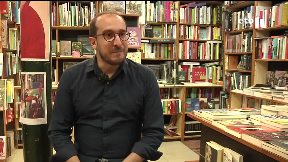 El veto a Irene Montero y el reparto de cabezas de lista para Podemos certifican la "muerte" de la formación morada, según asegura el periodista Luca Constatini. Es uno de los mayores conocedores de las negociaciones para formar Sumar, y hoy nos ha atendido en Bilbao.