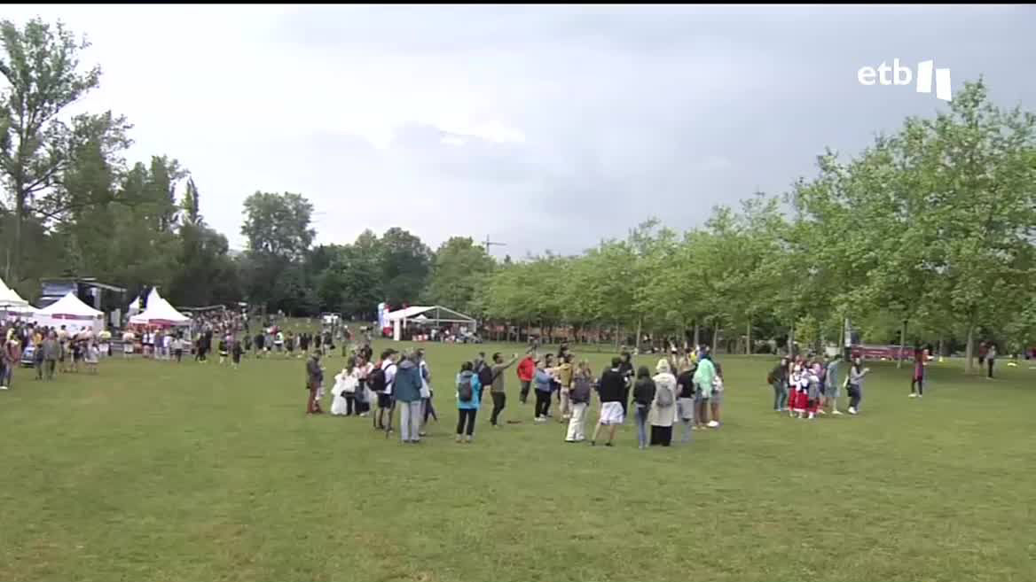 Al igual que en la pasada edición, la fiesta se ha organizado entre las ocho ikastolas alavesas. Este año, el dinero recaudado irá destinado a la ikastola Lautada de Agurain/Salvatierra. Han preparado un amplio programa de actividades para disfrutar de la cultura vasca.
