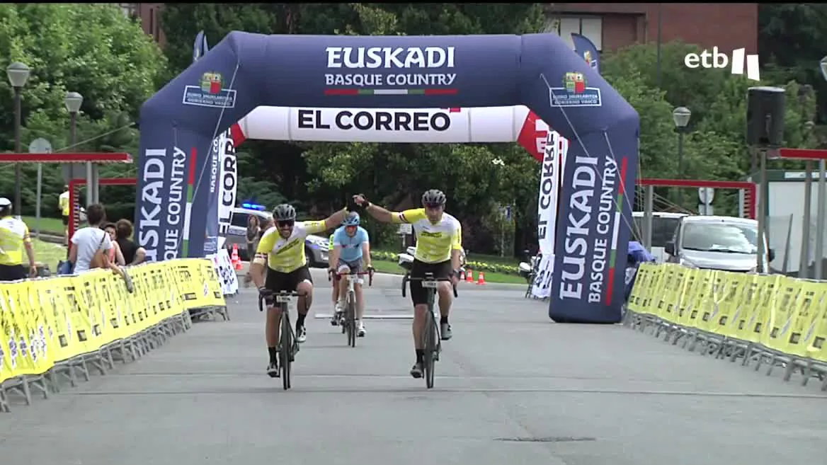 Alrededor de 2000 cicloturistas han participado este domingo en la denominada L' etape de Bilbao by Le Tour, es decir, una prueba en la que los participantes se han enfrentado al mismo recorrido que tendrá que recorrer el pelotón del Tour en su primera etapa.