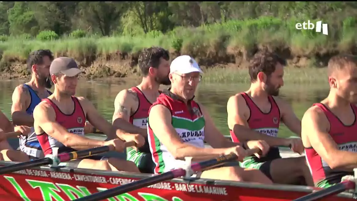 La Liga ARC arrancara mañana, 17 de junio, con las regatas de San Juan de Luz. La tripulación de Lapurdiko Arraun Elkartea ha dado un gran paso hacia delante en pocos meses. En visperas de la primera prueba hemos estado con en entrenador de la trainera local, Joseba Fernandez.