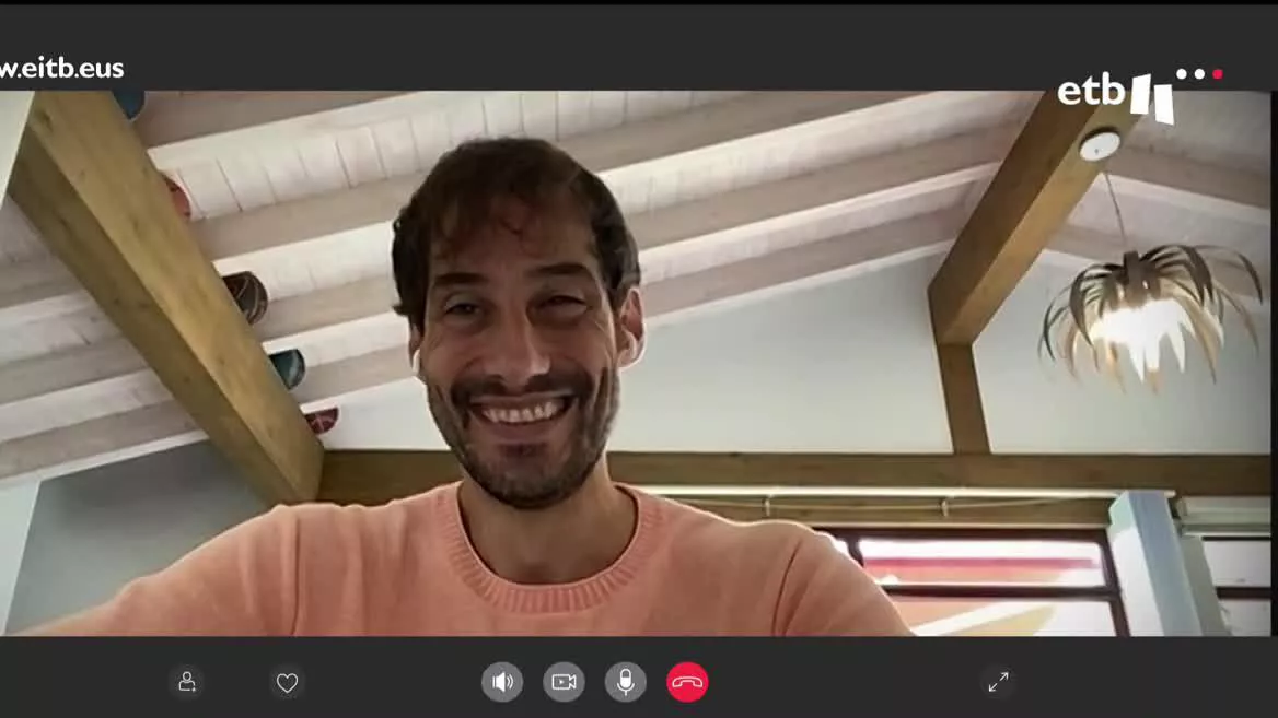 El Guuk Gipuzkoa Basket deberá ganar la fainal four que arranca mañana en Burgos para medirse en la ACB la temporada que viene. Para hablar del momento que vive el equipo donostiarra, EITB ha estado con un exjugador que en su día fue capitán: con David Doblas.