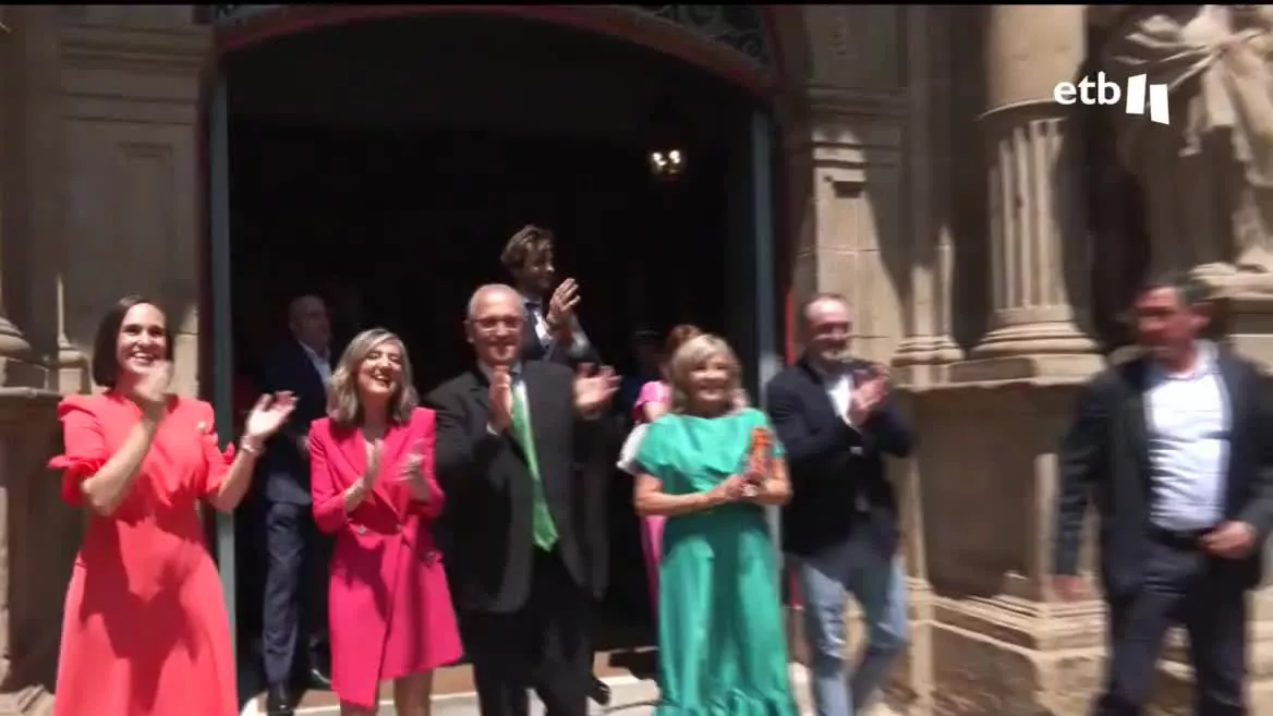 En Pamplona no ha habido acuerdo para que el PSN apoyase la candidatura de Joseba Asiron, y tampoco ha frucitificado la hipotética vía de Koldo Martínez, por lo que UPN seguirá gobernando la ciudad, en este caso con Cristina Ibarrola como alcaldesa.