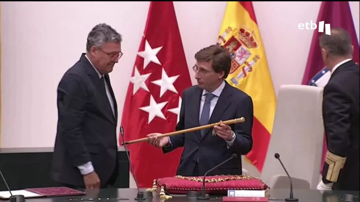El PP gobernará en 30 capitalesdel Estado español, triplicando su poder. Ha conseguido la alcaldía bajo el paraguas de la ultraderecha en cinco grandes ciudades y decenas de localidades. El PSOE, por su parte, solo se ha hecho con nueve de los principales ayuntamientos.