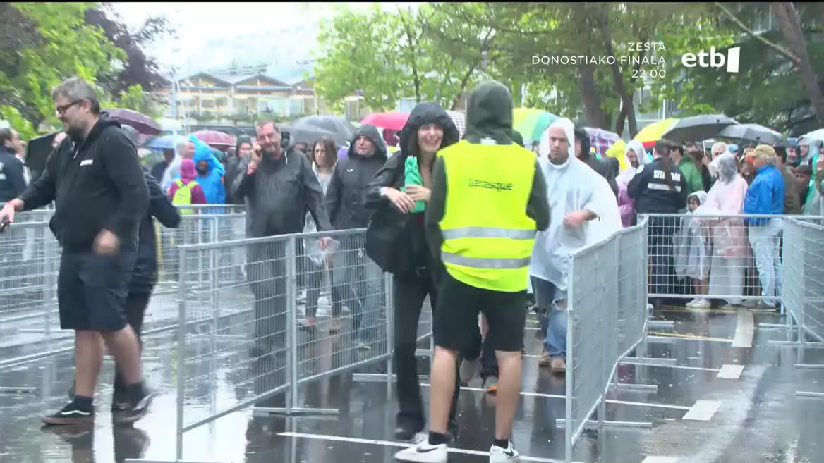 Prezipitazio ugariengatik abisu horia aktibatuta dago arratsaldeko 15:00etatik, eta aurreikuspenek ez dute hutsik egin. Ekaitzak euri-jasak eta haize bortitza utzi ditu EAEn, Araban batez ere. Azkena Rock Festibala atzeratu behar izan dute, minutu gutxitan botatako euri guztiaren ondorioz.