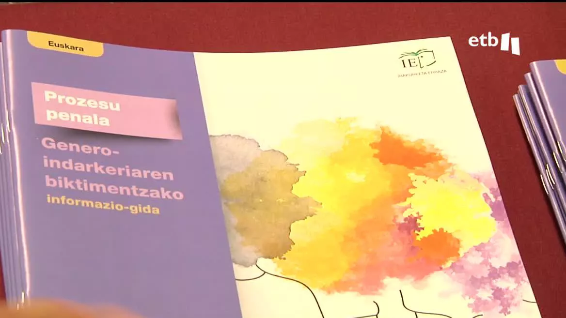 La guía está escrita en castellano, euskara y también en inglés, francés, árabe, portugués y rumano y tiene una lectura fácil. Explica a las víctimas de violencia machista el itinerario judicial desde que se pone la denuncia hasta el juicio.