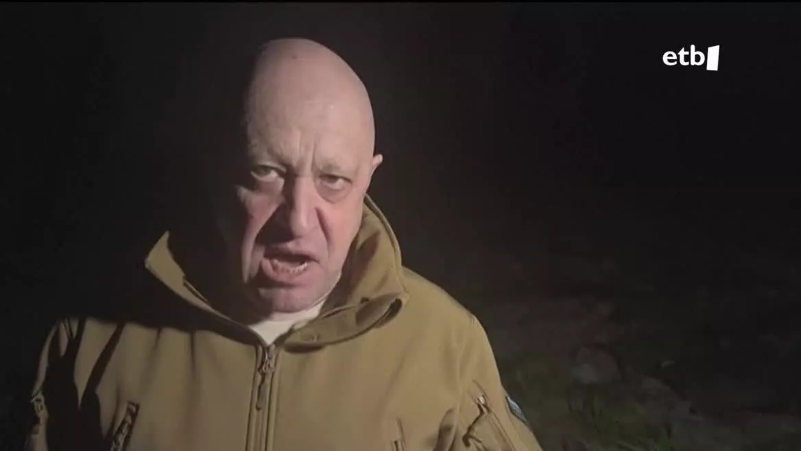 Wagnerreko mertzenarioen matxinada ez da egun batetik bestera sortu. Azken hilabeteetan behin eta berriz kritikatu dute publikoki Errusiako goi-kargu militarrak, eta haien buruzagi Prigozhinek oso modu gogorrean leporatu die bere tropei armak eta munizioa ez ematea Ukrainaren inbasioa hasi zenetik.