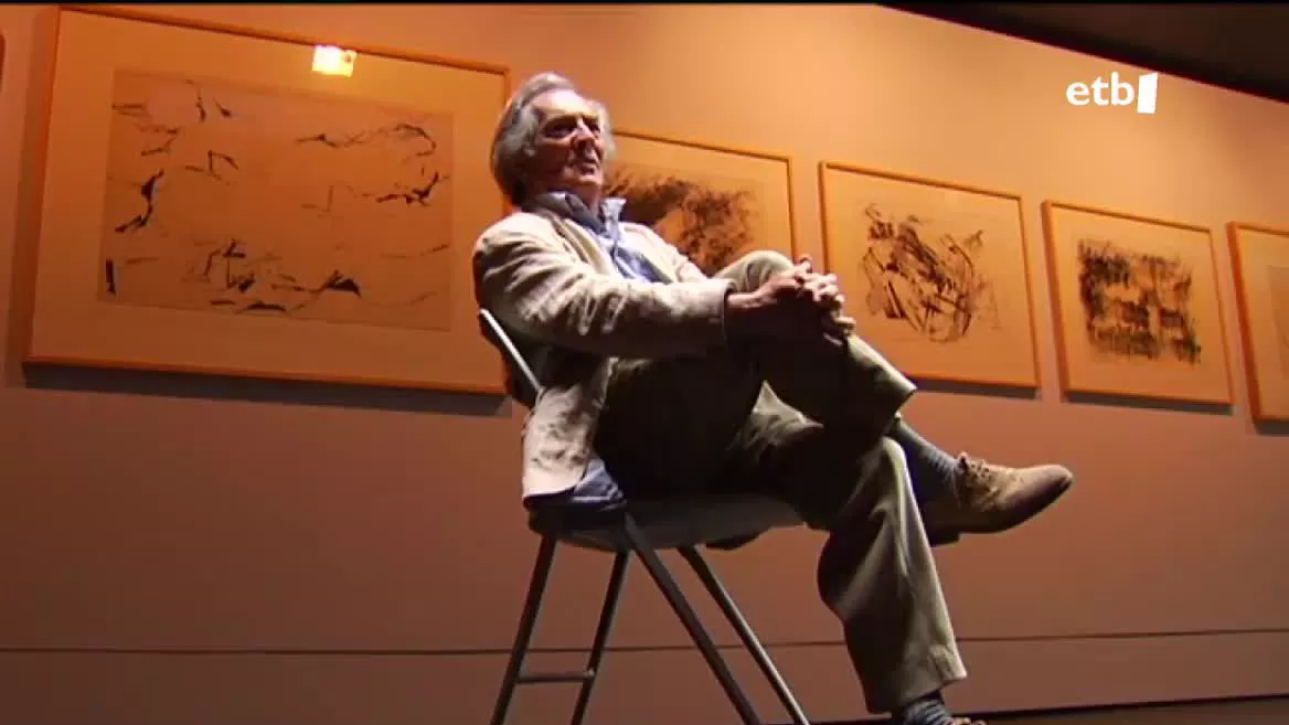 Artista donostiarrak 1966an sortu zuen taldea Amable Arias, Rafael Ruiz Balerdi, Nestor Basterretxea, Eduardo Chillida, Remigio Mendiburu, Jorge Oteiza eta Jose Luis Zumetarekin batera. Donibane Lohizuneko bere etxean hil da 91 urte zituela.