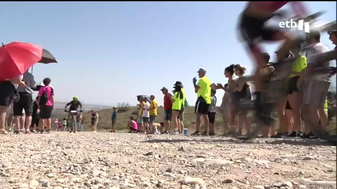La Ribera de Navarra es el lugar donde más calor se ha registrado este domingo en la Comunidad foral. Mientras que en Pamplona se alcanzaban los 29 grados al mediodía, los termómetros han alcanzado los 40 grados en las Bardenas Reales.