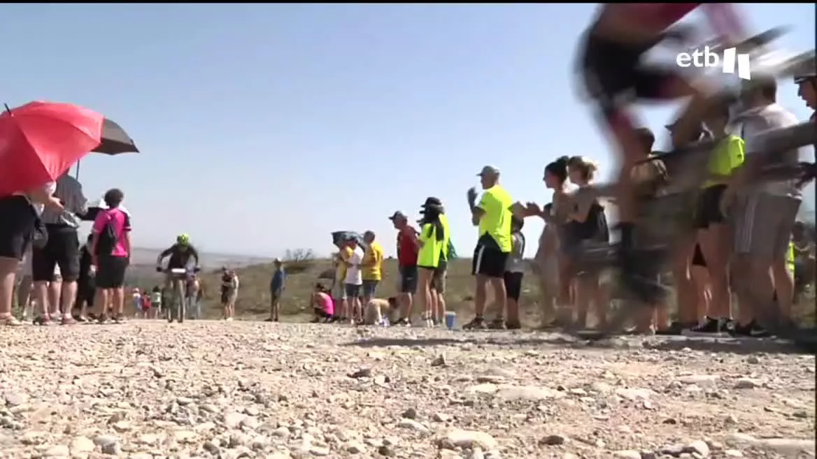 La Ribera de Navarra es el lugar donde más calor se ha registrado este domingo en la Comunidad foral. Mientras que en Pamplona se alcanzaban los 29 grados al mediodía, los termómetros han alcanzado los 40 grados en las Bardenas Reales.