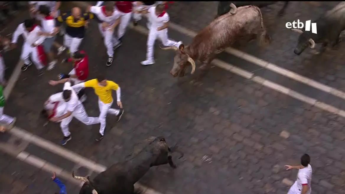 Mujeres que llegan de todas las partes del mundo se animan a correr delante de los toros, aunque aún son un porcentaje muy pequeño.