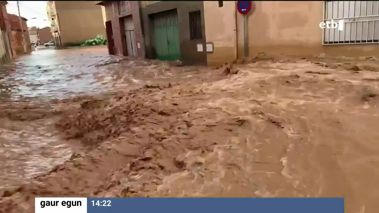 Kaleak oraindik lokaztuta daude, baina ur-pilaketek ez dituzte arazo gehiago eragin. Estatuko Meteorologia Agentziak bertan behera utzi ditu Nafarroan aktibatutako alertak.