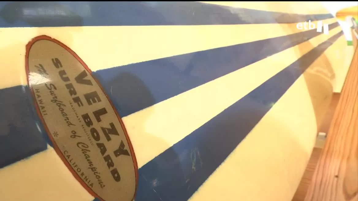 Los amantes del surf tienen una nueva cita en San Juan de Luz (Lapurdi). La casa de subastas local ha organizado la primera puja de Europa con tablas históricas que parecen obras de arte. Los organizadores quieren homenajear este deporte, que ya son seis décadas que se practica en Euskal Herria.