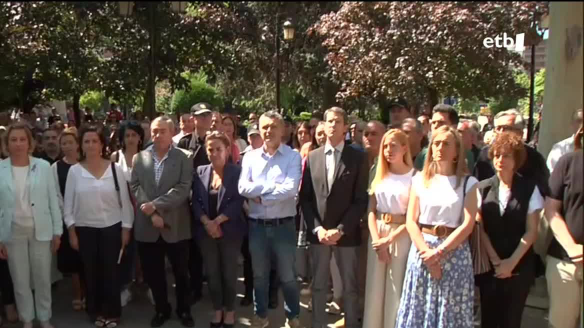 19:00etan elkarretaratzea egingo dute. Senarra atxilotuta dago, eta emaztea hil zuela aitortu du. Ikerketa sekretupean dago orain.