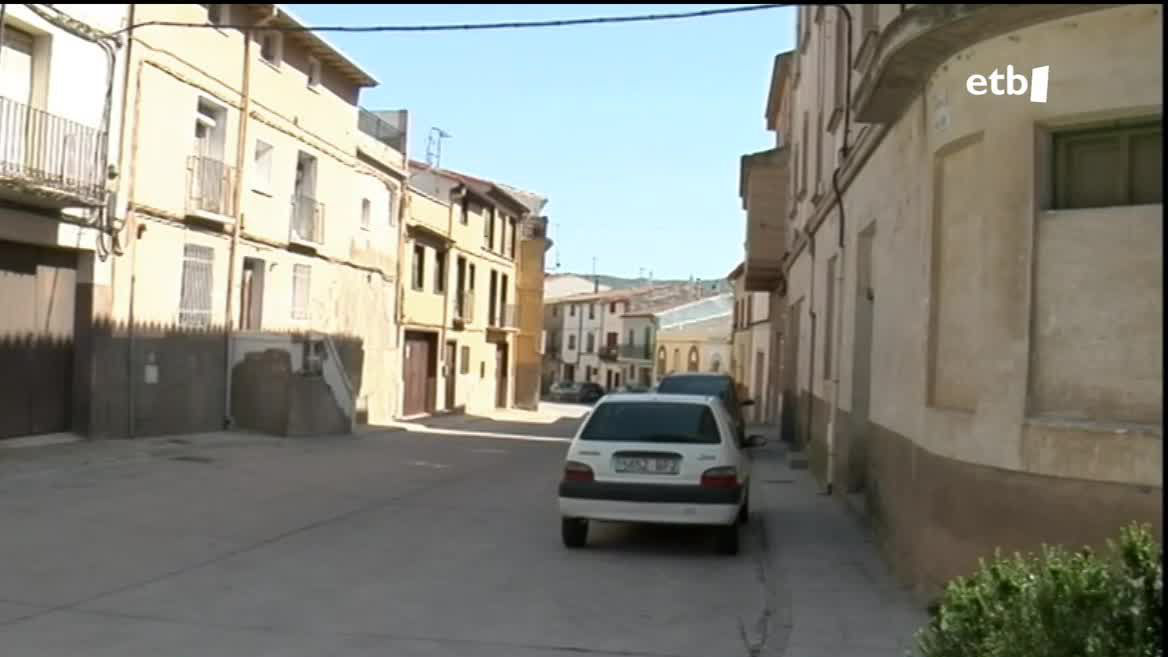 Umeak (3, 5 eta 9 urtekoak) Nafarroako Unibertsitate Ospitalera eraman behar izan dituzte, Iruñera. Hiru urteko haur txikiena oso larri dago.