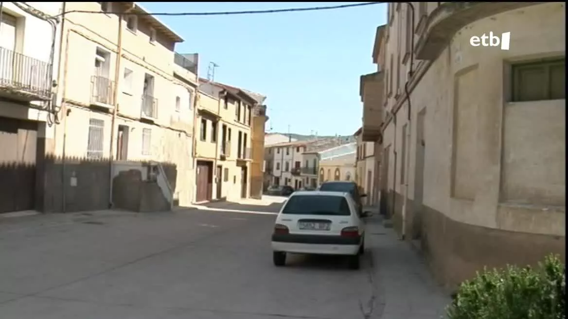 Umeak (3, 5 eta 9 urtekoak) Nafarroako Unibertsitate Ospitalera eraman behar izan dituzte, Iruñera. Hiru urteko haur txikiena oso larri dago.