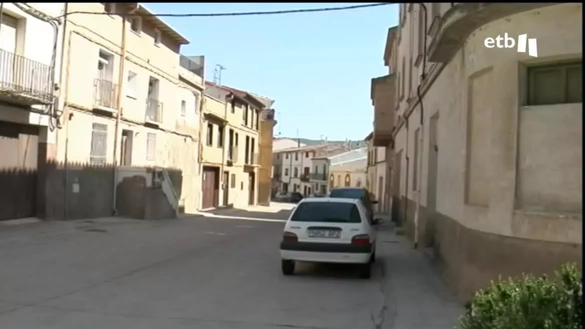 Los menores, de 3, 5 y 9 años, han sido trasladados al Hospital Universitario de Navarra, en Pamplona. El estado más grave es el del niño pequeño.