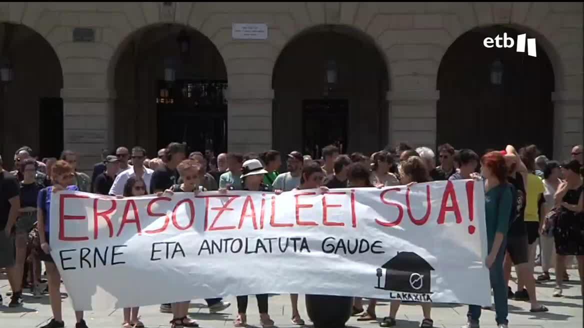 El gaztetxe ha mostrado su apoyo y solidaridad con la mujer agredida y su más absoluto rechazo hacia el agresor.