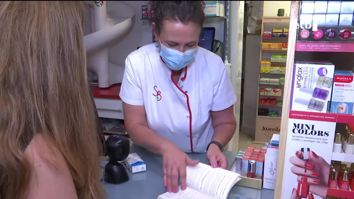 Ekainean eta uztailean hitzorduak agortuta egon dira, eta baita abuztuan ere. Zentroa gainezka dagoela eta, askok farmaziara jotzen dute informazio eske.