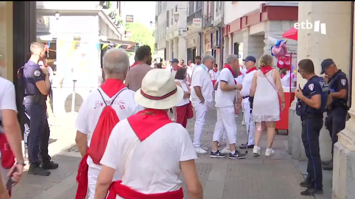 Las calles están hasta arriba, no cabe ningún alfiler y los hosteleros están contentos porque no paran de hacer caja. Las fiestas de la capital labortana finalizan mañana domingo.
