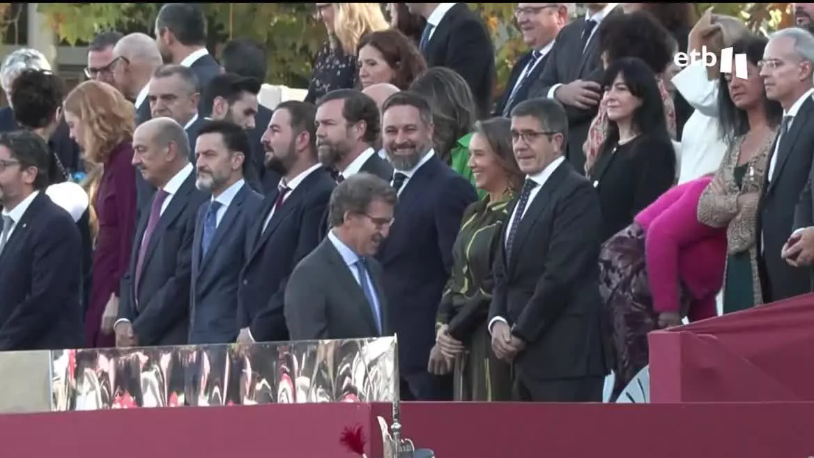 Los populares de Feijóo mantienen que tienen derecho a gobernar y llaman a Sánchez a que permita su investidura. Sánchez, sin embargo, lo tiene claro: una vez formadas las Cortes, se dedicará a lograr la mayoría parlamentaria.