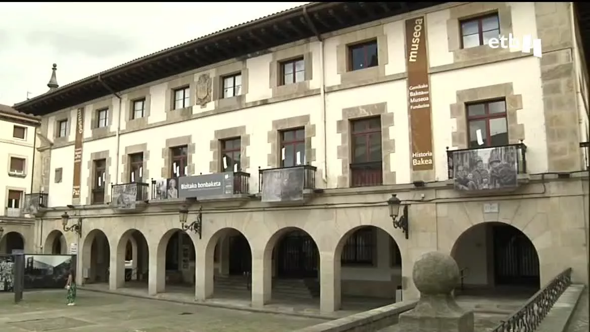 Toda la villa de Gernika-Lumo será finalmente Lugar de Memoria en coherencia con el bombardeo de 1937, tras haber aceptado el Gobierno español las alegaciones de diferentes instituciones vascas. Inicialmente solo se planteó para ello la Casa de Juntas de la villa.