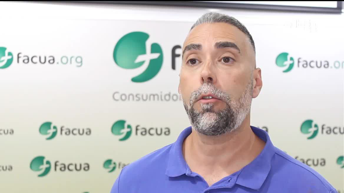 ¿Debo pagar suplemento por mi equipaje de mano? La ley de navegación aérea dice que las empresas están obligadas a llevar el equipaje de mano sin coste adicional.