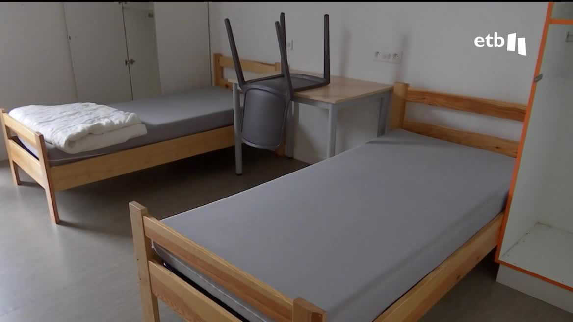 Cada verano se generan 15.000 puestos de trabajo en Iparralde y muchos tienen grandes dificultades para hospedarse. Por ello, Seaska ha trasformado su internado de la ikastola Etxepare en residencia para trabajadores en julio y agosto.