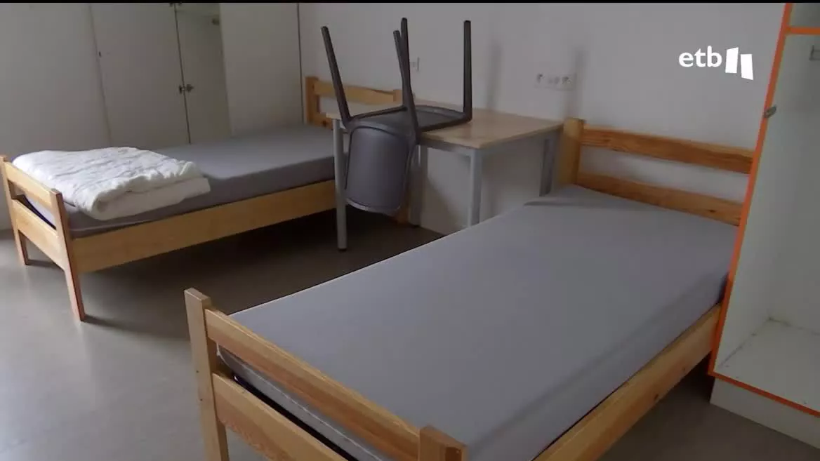 Cada verano se generan 15.000 puestos de trabajo en Iparralde y muchos tienen grandes dificultades para hospedarse. Por ello, Seaska ha trasformado su internado de la ikastola Etxepare en residencia para trabajadores en julio y agosto.