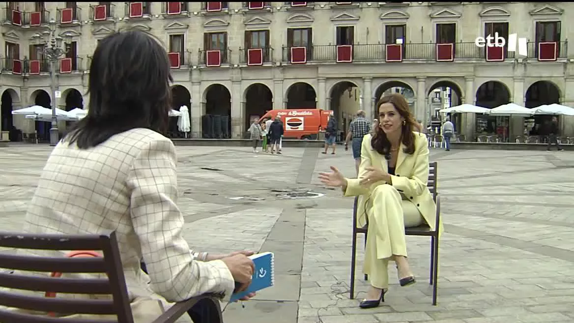 Maider Etxebarria vive sus primeras fiestas como alcaldesa de Vitoria-Gasteiz. La alcaldesa intentará conjugar la agenda institucional con la personal. Maider Etxebarria hace un doble llamamiento a la ciudadanía a pocas horas del inicio de las fiestas.