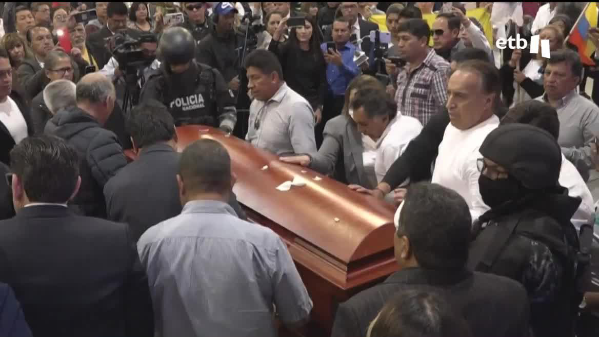 En Ecuador, el asesinato del candidato presidencial Fernando Villavicencio ha enturbiado el clima social a ocho días de la cita con las urnas. Los partidarios del candidato del Movimiento Construye han mostrado su indignación en el último adiós a Villavicencio, y han exigido justicia.