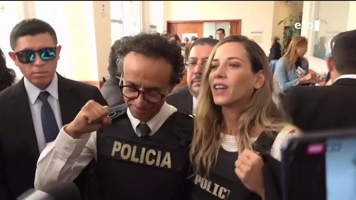 Ekuadorren, Fernando Villavicencio eraildako presidentegaiaren alderdiak hautatu du bere ordezkoa, eta ez da hasiera batean esan bezala Andrea Gonzalez izango, Christian Zurita baizik.