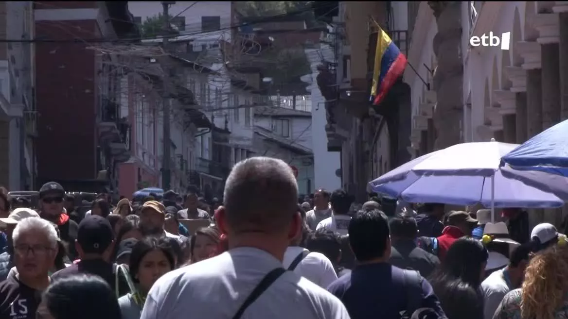 Igandean Ekuadorko presidentetzarako hauteskundeen lehen itzulia egingo da. Hautagai correista zen faborito, baina, orain, adituek ia ziurtzat jotzen dute bigarren itzulia, hautesleen portzentaia esanguratsu batek botoa alda baitezake segurtasuna bermatzeko lan egitea hitzematen duten alderdietara.