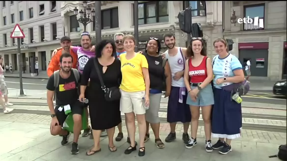 A falta de pocas horas para que estalle la fiesta en Bilbao, Izaskun Pinedo, como txupinera, y Aiora Renteria, como pregonera, están deseando dar comienzo a una experiencia que saben, nunca en la vida olvidarán.
